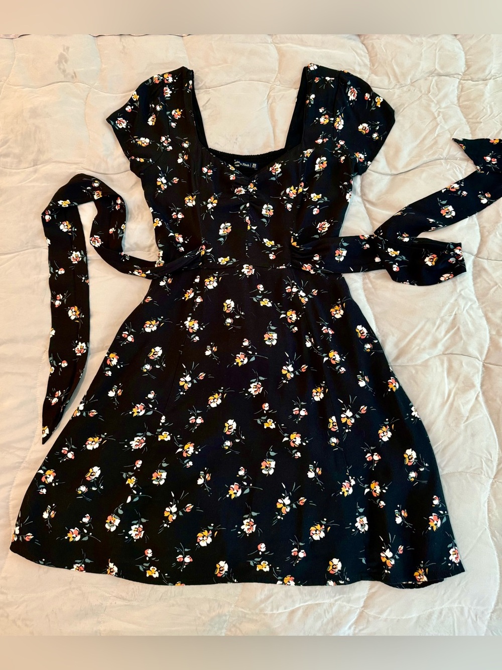 Women’s Black Floral Tie-Waist Dress